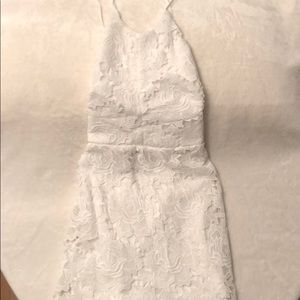 BRIGITTE BAILEY Beautiful backless white dress